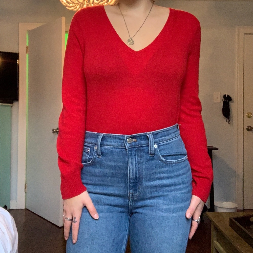 Red cashmere v neck sweater